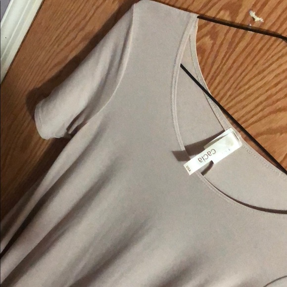 Size M cream colored shirt - Picture 2 of 4